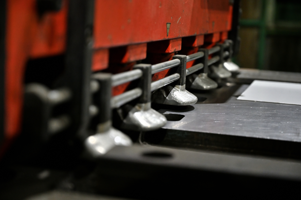 新品機械や金型消耗品販売もエスケイマシン九州にお任せください。